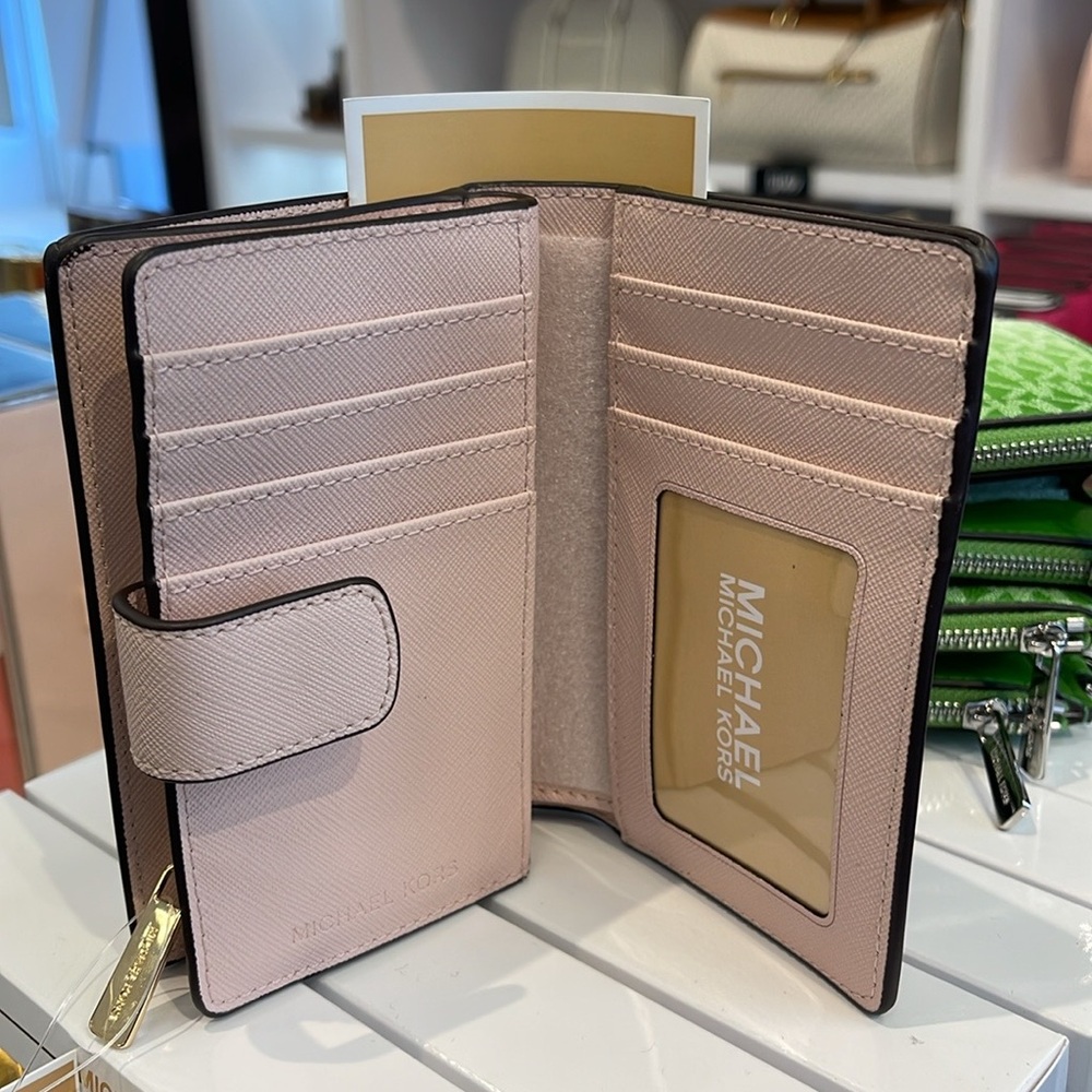 Michael Medium Crossgrain Leather Bifold Wallet
Powder Blush 
NWT - Picture 15 of 16